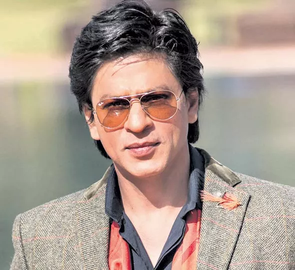 Shah Rukh Khan turns a 'Parent Philosopher' this Sunday - Sakshi