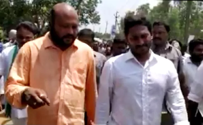 Film Actor Fish Venkat Meets YS Jagan - Sakshi