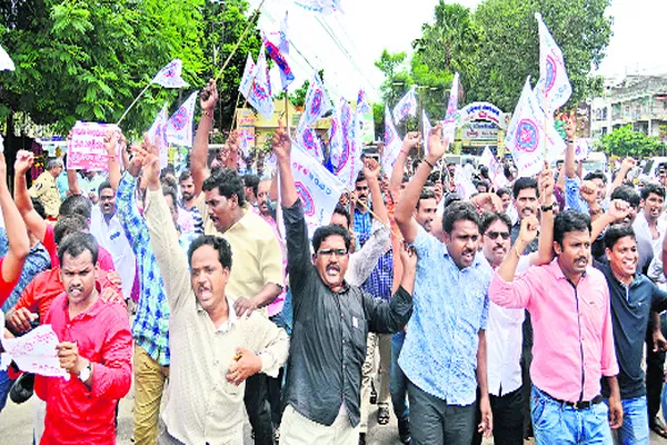 Teachers fight to CPS ben - Sakshi