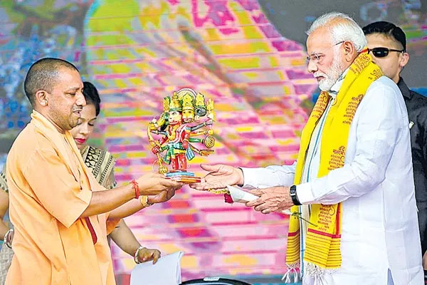 PM Modi launches projects worth over Rs 500 crore in Varanasi - Sakshi