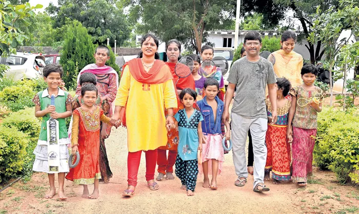 Couple   enslaved to the orphans - Sakshi