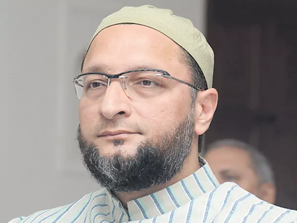 Asaduddin Owaisi comments on Triple Talaq ordinance - Sakshi