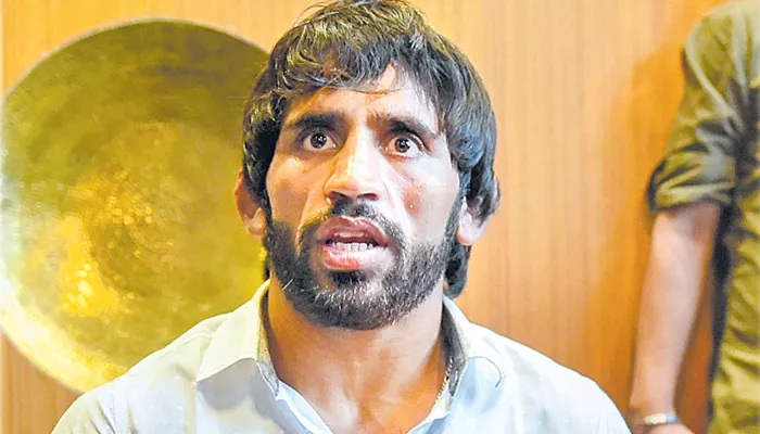  Wrestler Bajrang Punia threatens to move court after Khel Ratna snub - Sakshi