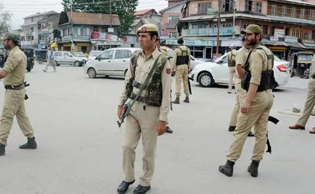 Terrorists Kidnaped And Killed Three Policemen In South Kashmir - Sakshi