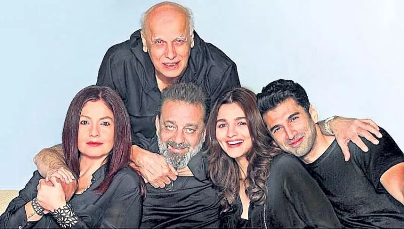 Mahesh Bhatt returns to direction with Sadak 2 - Sakshi