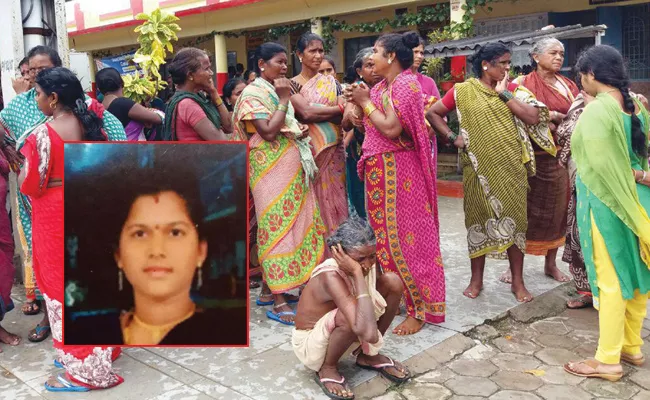 Married Woman Commits Suicide In Srikakulam - Sakshi