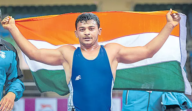 Deepak Punia to fight for junior wrestling world championship gold - Sakshi