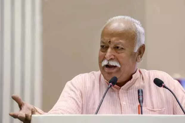 Mohan Bhagwat steering RSS in a new direction - Sakshi