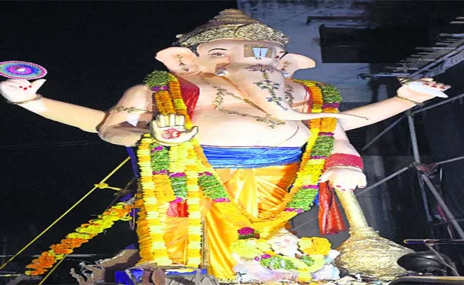 Vinayaka Nimajjanam Complaint In Adilabad - Sakshi