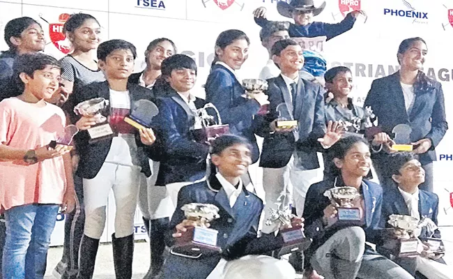 Hyderabads Jaiveer steals the show in Equestrian meet - Sakshi