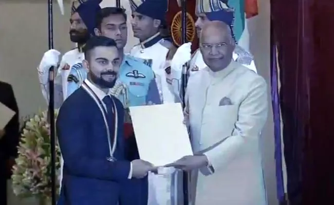  Virat Kohli Recieves Rajiv Gandhi Khel Ratna Award From President Ram Nath Kovind - Sakshi