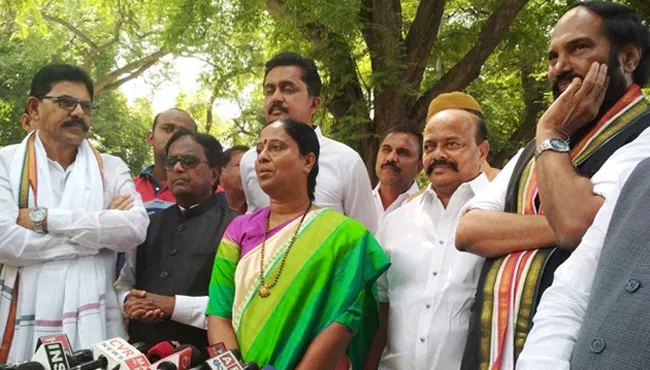 Konda surekha Joins Congress Party - Sakshi