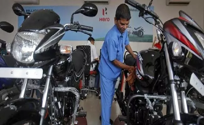 Hero MotoCorp hikes prices amid rising costs - Sakshi