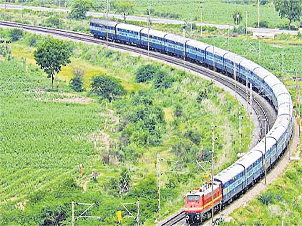 Railways to Amravati with Rs 883 crores - Sakshi