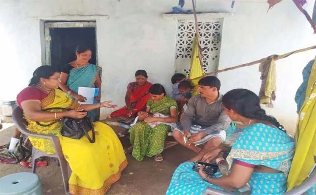 ICDS Officers Counseling With Couple In Nalgonda - Sakshi