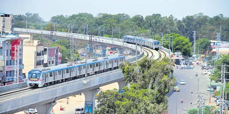 Hyderabad Metro services draw huge appreciation - Sakshi