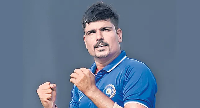 Karn Sharma falls for a well made 55 - Sakshi