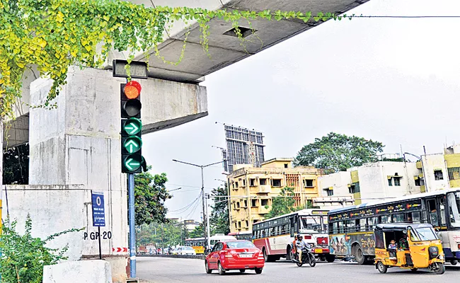 Traffic Signal Lights Errors In Secunderabad - Sakshi