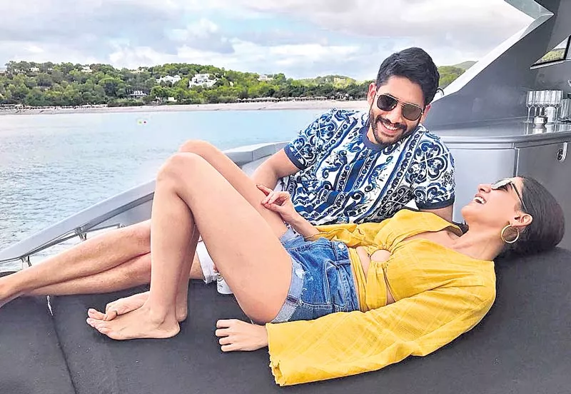 Samantha and Naga Chaitanya cosy up in Ibiza - Sakshi