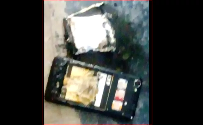 cell phone blast in Guntur district - Sakshi