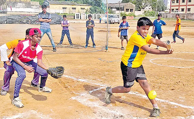 Hyderabad Mixed Results in Softball Championship - Sakshi