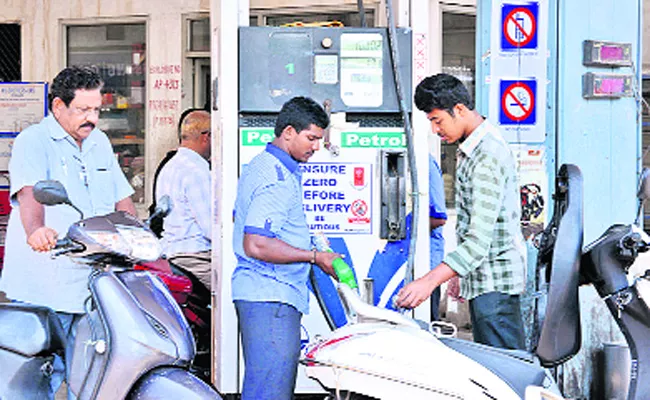 Petrol Price Increase Daily In AP - Sakshi