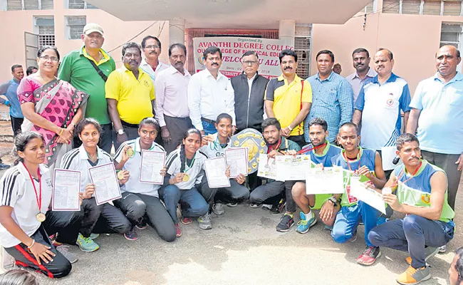 Prashant, Kavya Won Cross Country Race Championship of OU Inter College - Sakshi