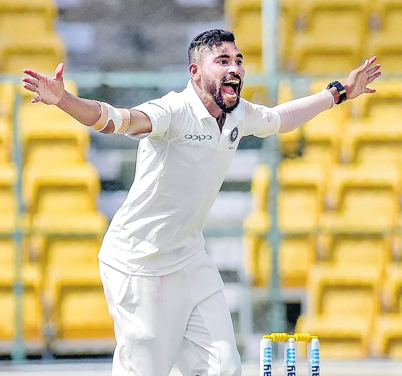 Mohammed Siraj 8 for 59 spoils Australia's day  - Sakshi