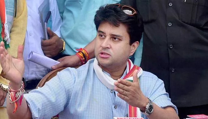 BJP MLAs Son Threatens To Shoot Jyotiraditya Scindia - Sakshi