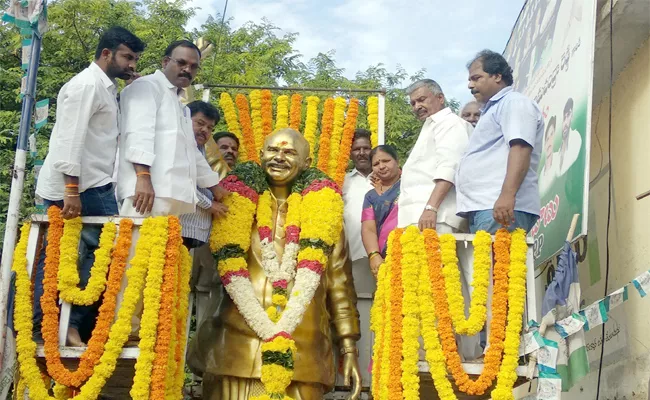 YS Rajashekara Redy Ninth Death anniversary In Tirupati - Sakshi