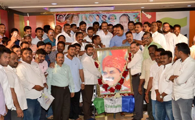 Kuwait NRIs Pays Tribute To YS Rajasekhara Reddy - Sakshi