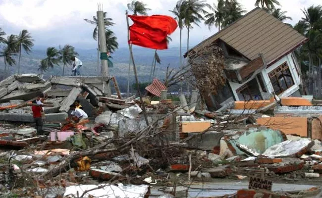 Indonesia Tsunami Kills 800 - Sakshi