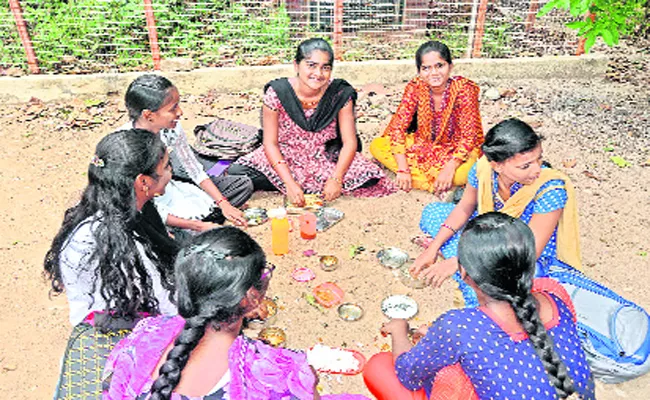 Mid day Meal Scheme No Implementation Junior College Mahabubnagar - Sakshi