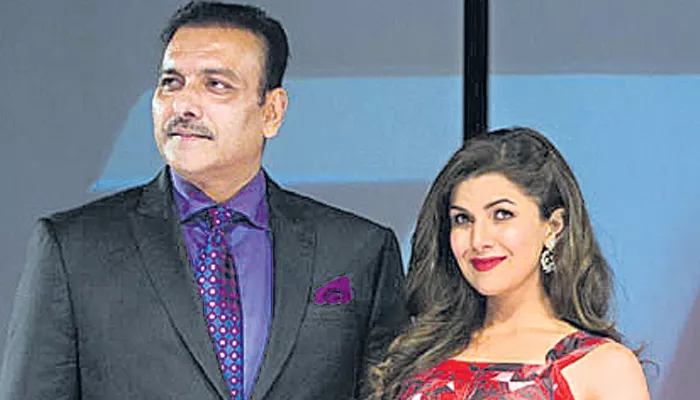 Nimrat Kaur dating Indian cricket coach Ravi Shastri? - Sakshi