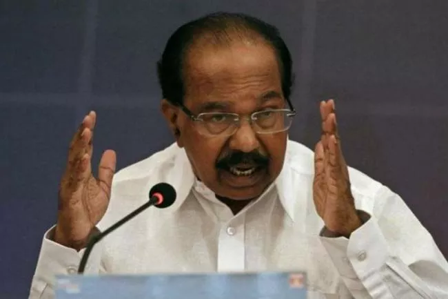 Veerappa Moily Criticises Modi Govt Over Rafale Deal - Sakshi