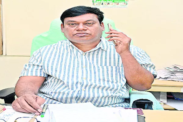 Rythu Bandhu Scheme Checks Distribution Problems Nalgonda - Sakshi