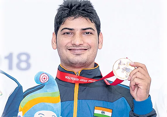 Om Prakash strikes gold; Manu Bhaker, Heena Sidhu fail to make final - Sakshi