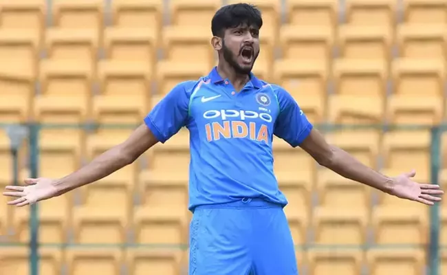 Khaleel Ahmed Aims To Emulate Idol Zaheer Khan - Sakshi