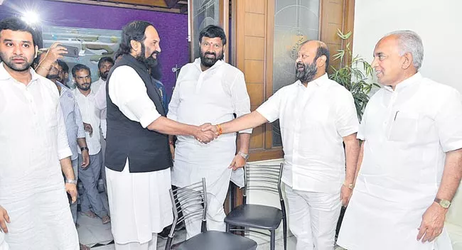 Congress meet in mukeshgoud residence - Sakshi