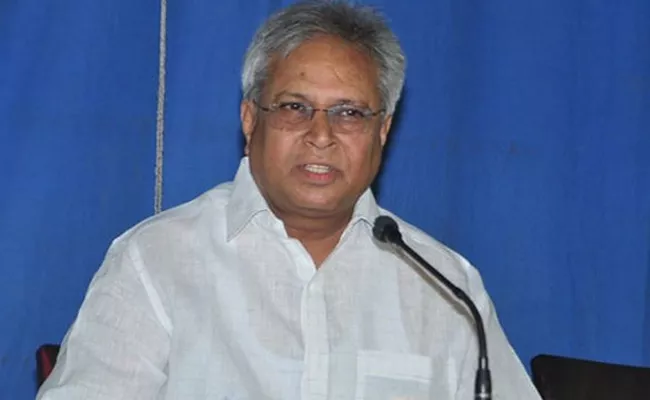 Undavalli Arun Kumar Fire On Kutumba rao - Sakshi