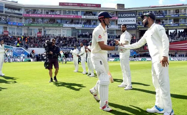 A Guard of Honour for Alastair Cook As He Walked Out To Bat in His Final Test  - Sakshi