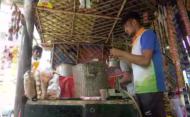 Asian Games Bronze Medalist Selling Tea With His Father - Sakshi