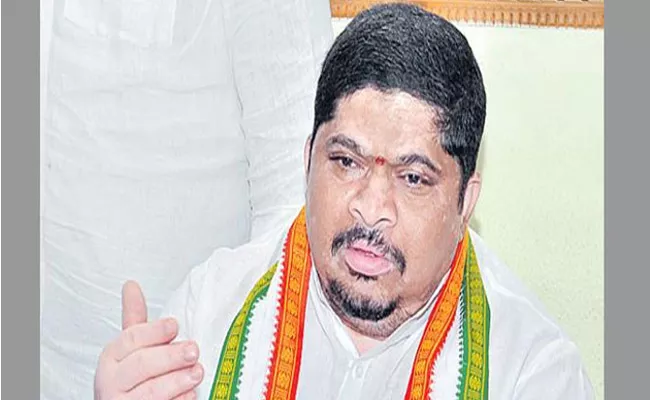 Congress Leader Ponnam Prabhakar Fires On TRS - Sakshi