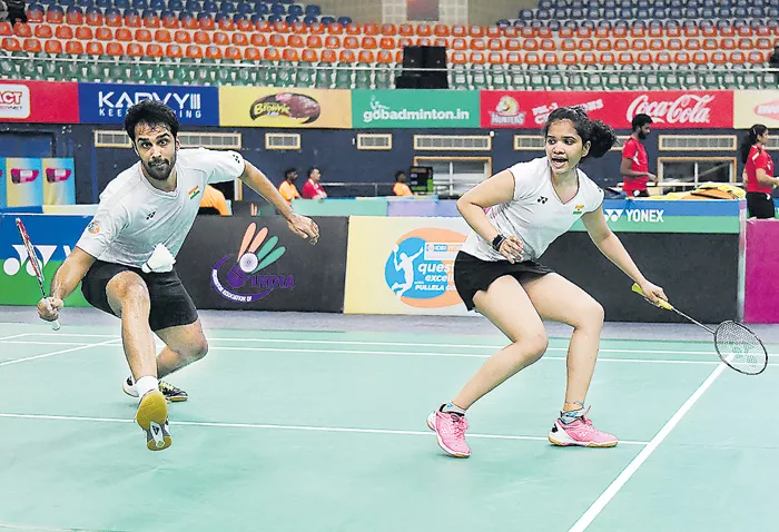  Hyderabad Open: Pranaav, Sikki Reddy enter final - Sakshi