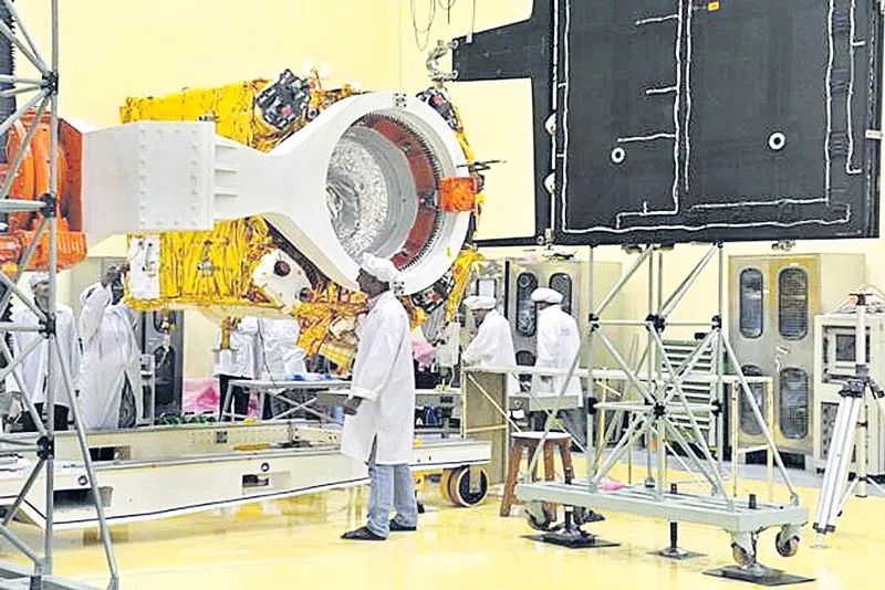 India’s Second Moon Mission Targets Helium-3 - Sakshi