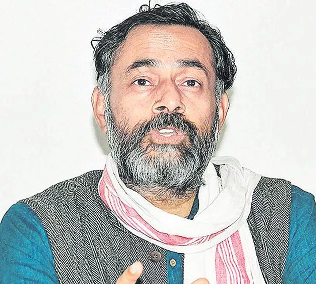  YOGENDRA YADAV DETAINED AND TAKEN INTO POLICE CUSTODY IN TAMIL NADU - Sakshi