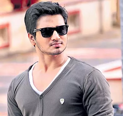 Nikhil excited to play a journalist in Mudra - Sakshi