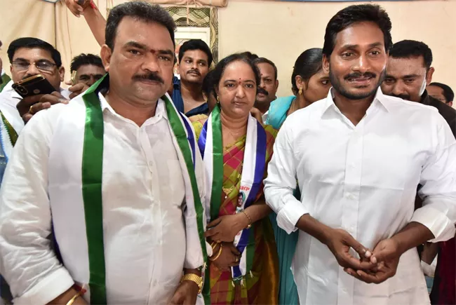 Vizianagaram BJP Leaders Join In YSR Congress Party In Presence Of YS Jagan - Sakshi