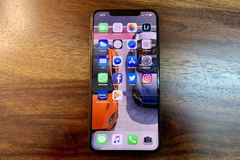 iPhone XS Max Varient Costs A Whopping Rs 7.11 Lakh - Sakshi