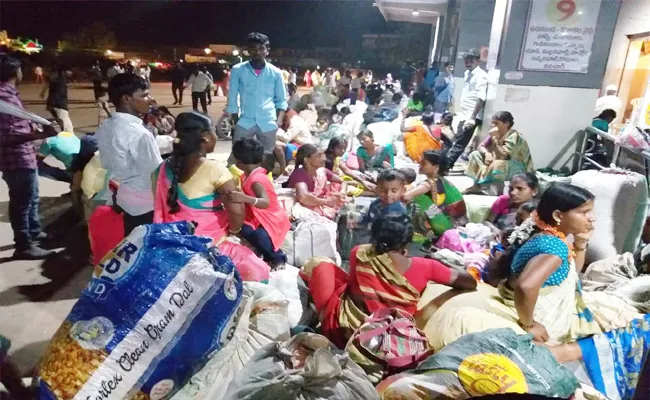 kurnool People Migration To Karnataka - Sakshi